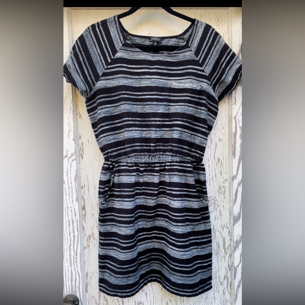 Lucky Brand Striped Dress Black and Grey Mini Short Sleeve Boho Size Medium